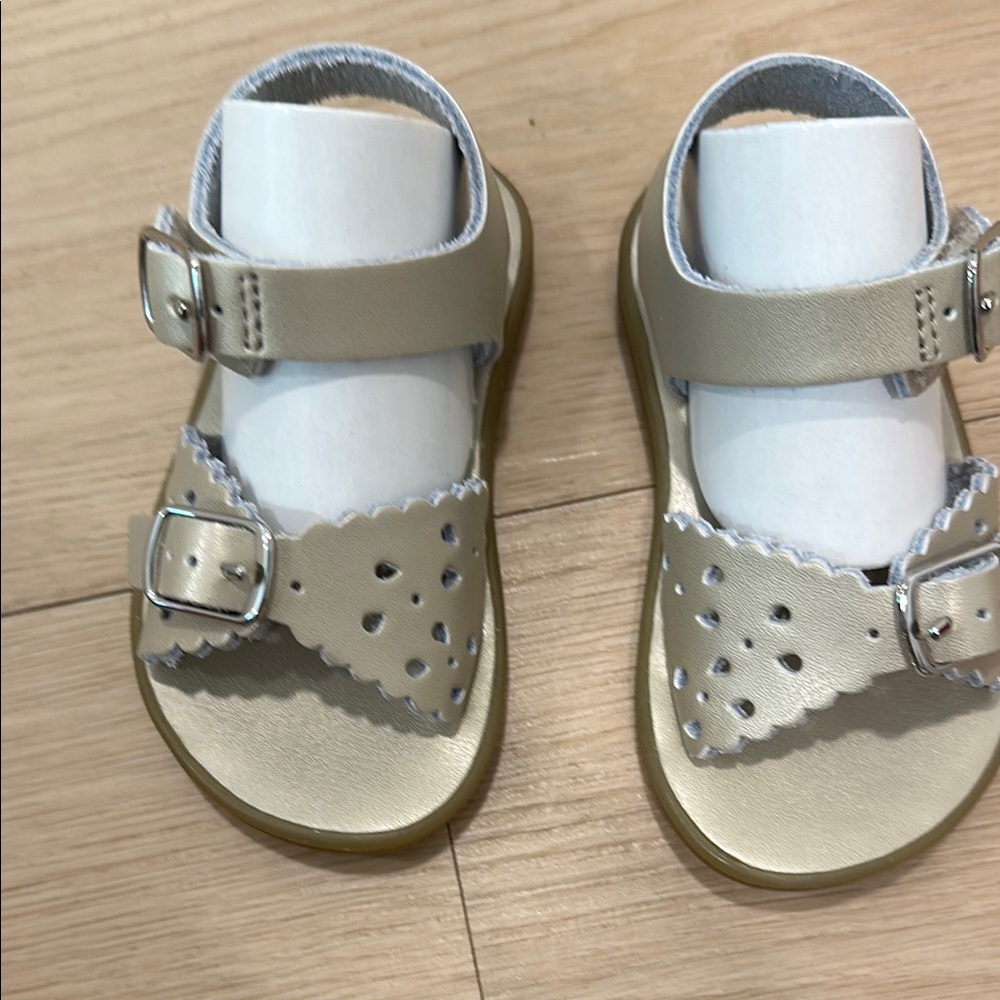 Footmates Ariel NIB gold size 4